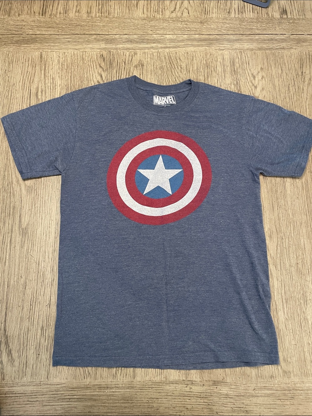 Marvel Captain America men’s Tshirt, S, super soft, like new, 18x26.
